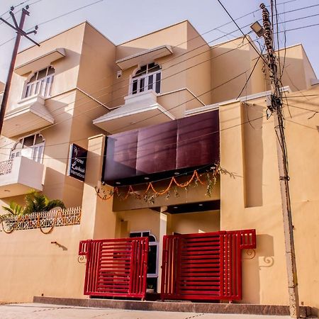 فندق فاراناسيفي  Lav Kush International المظهر الخارجي الصورة