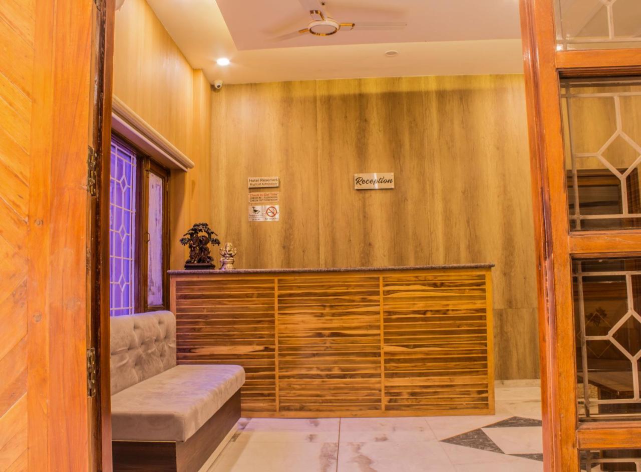 فندق فاراناسيفي  Lav Kush International المظهر الخارجي الصورة