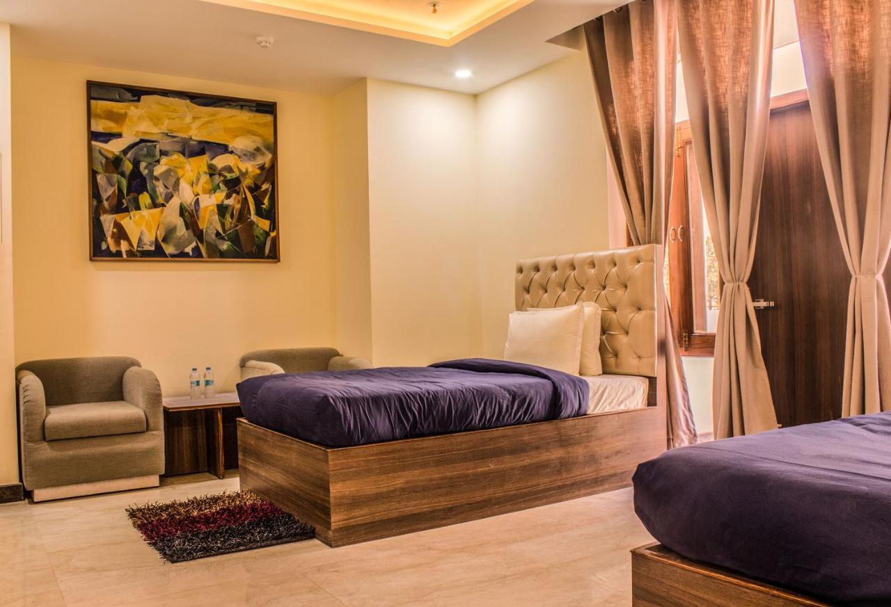 فندق فاراناسيفي  Lav Kush International المظهر الخارجي الصورة